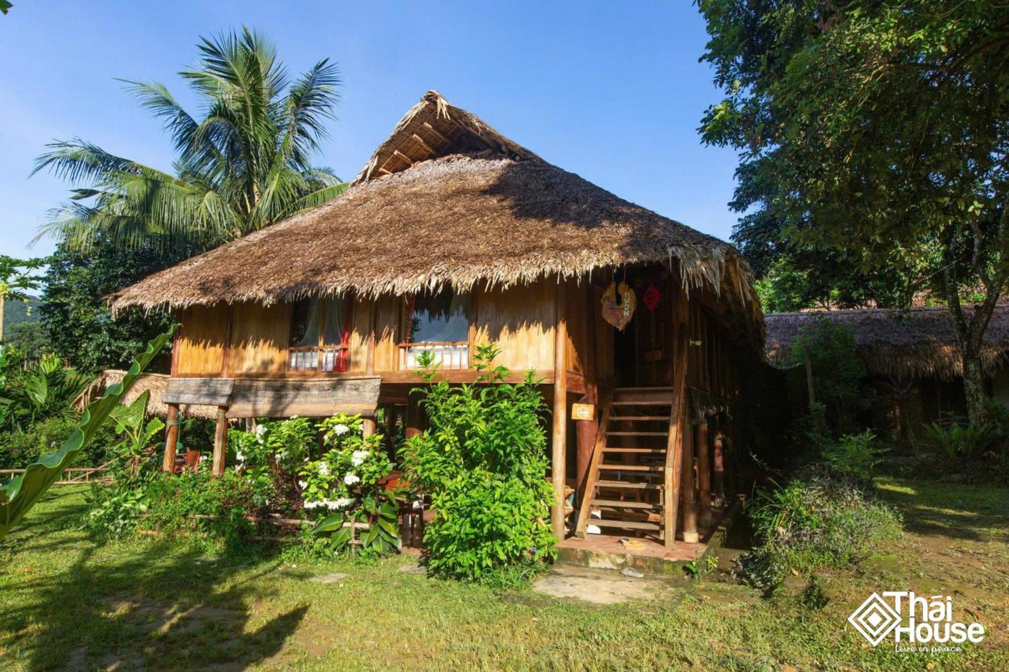 Thai House Pu Luong - Century Old Stilt House With Terrace Views Huong Ba Thuoc Eksteriør bilde