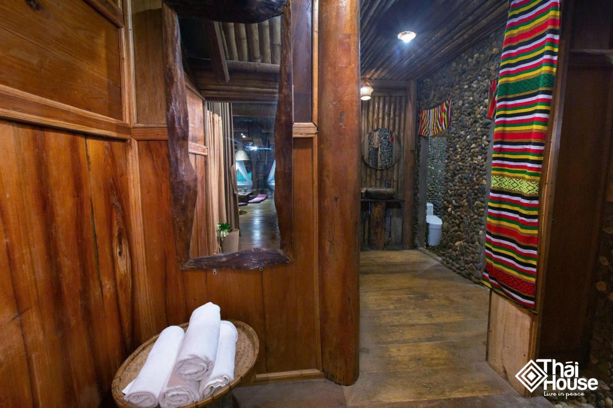 Thai House Pu Luong - Century Old Stilt House With Terrace Views Huong Ba Thuoc Eksteriør bilde